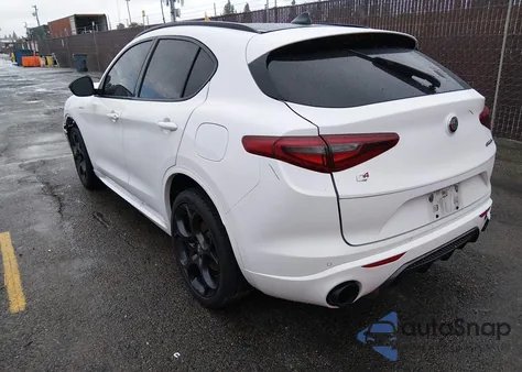 2022 Alfa Romeo Stelvio Veloce Ti Awd z USA, uszkodzony, nr VIN ZASPAKBN9N7D43640